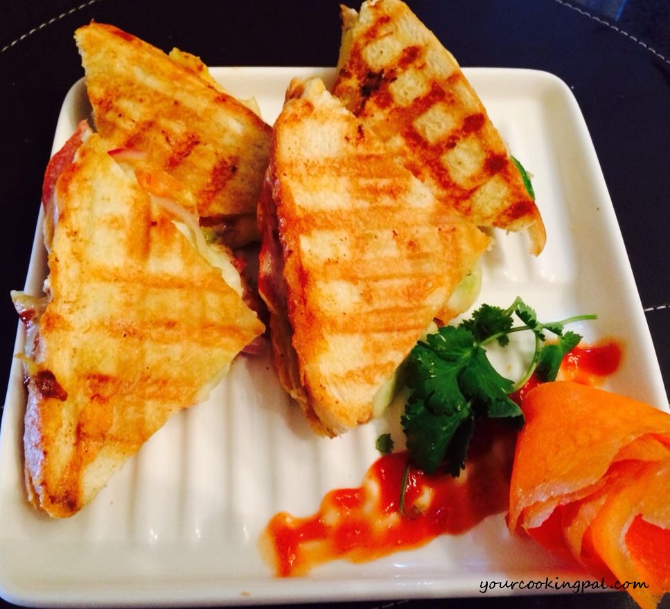 Vegetable cheese grilled sandwich